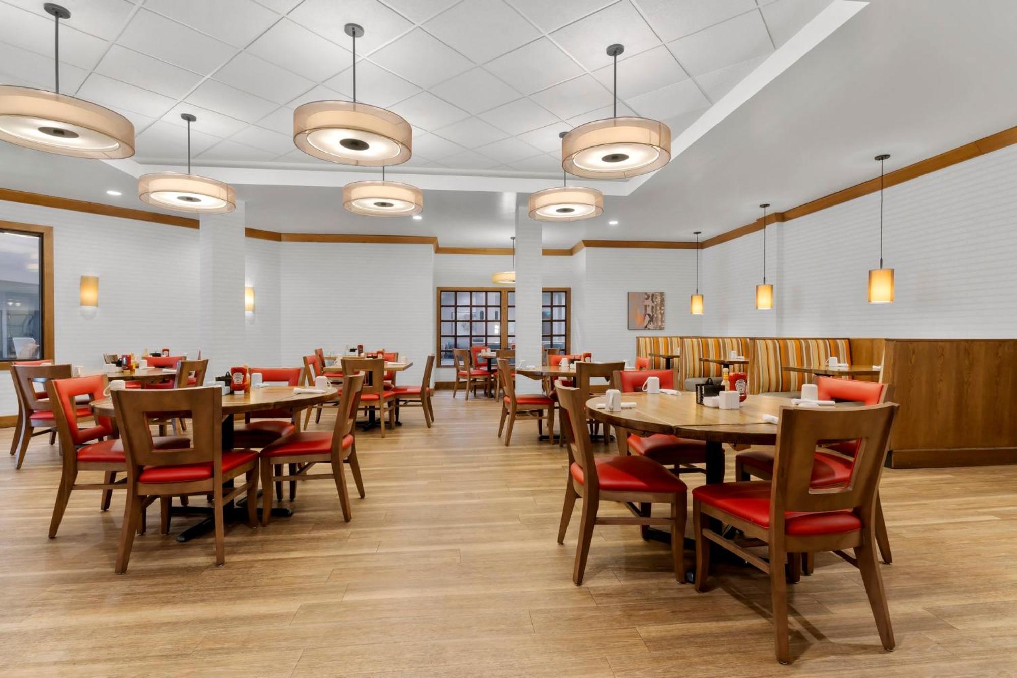 Holiday Inn Dubuque/Galena By Ihg Extérieur photo