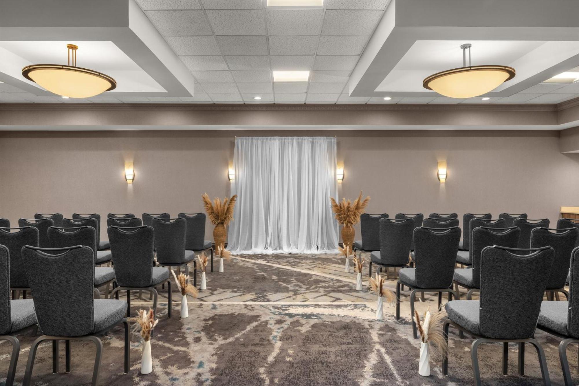 Holiday Inn Dubuque/Galena By Ihg Extérieur photo