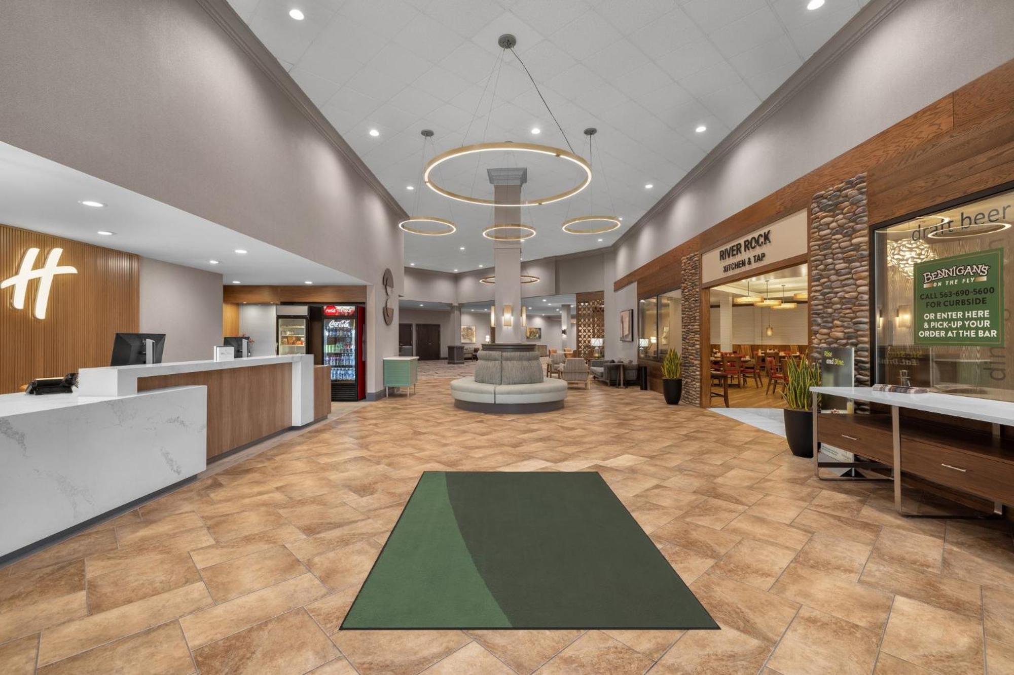 Holiday Inn Dubuque/Galena By Ihg Extérieur photo