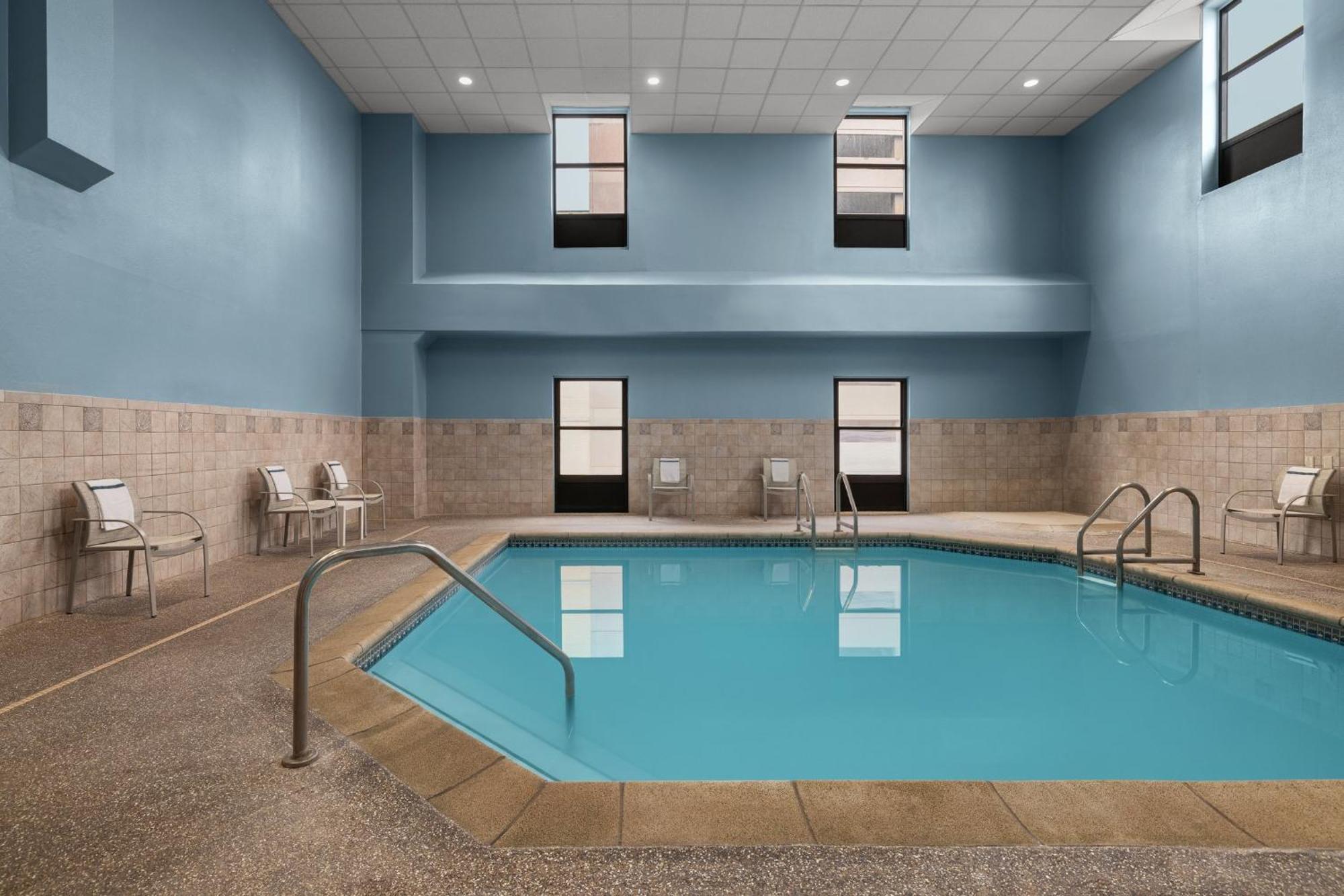 Holiday Inn Dubuque/Galena By Ihg Extérieur photo